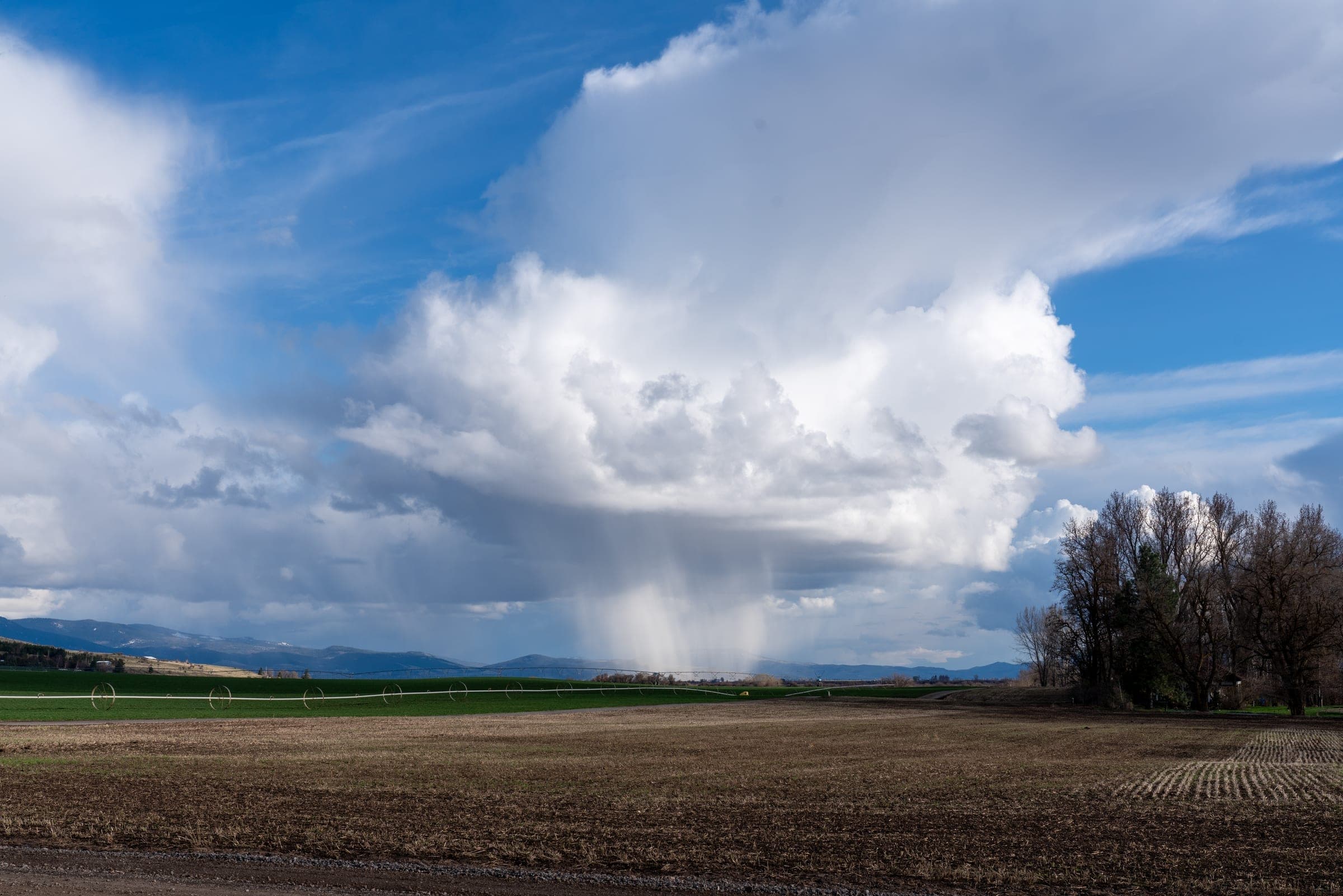 Dramatic cloud formation over the mountains